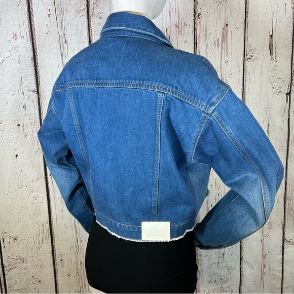 Ei8ht Dreams Revolve Cropped Faded Denim Jean Jacket Size Small EUC LIKE NEW - Picture 7 of 16
